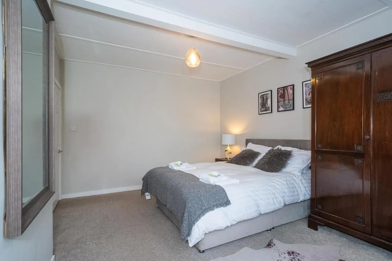 Pass The Keys Cosy And Spacious 2 Beds Flat With - Free Parking Edinburgh Apartment