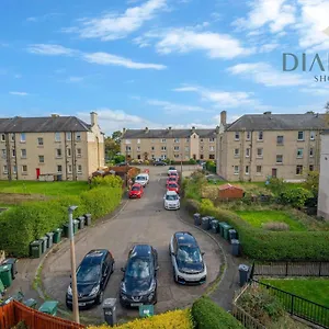 Cosy 2 Bed West End Free Parking Apartment