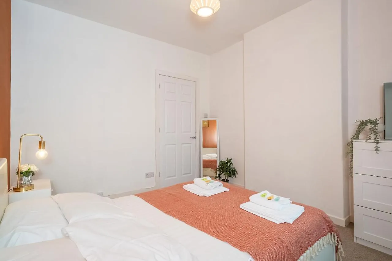 Pass The Keys Cosy And Spacious 2 Beds Flat With - Free Parking Edinburgh Apartment